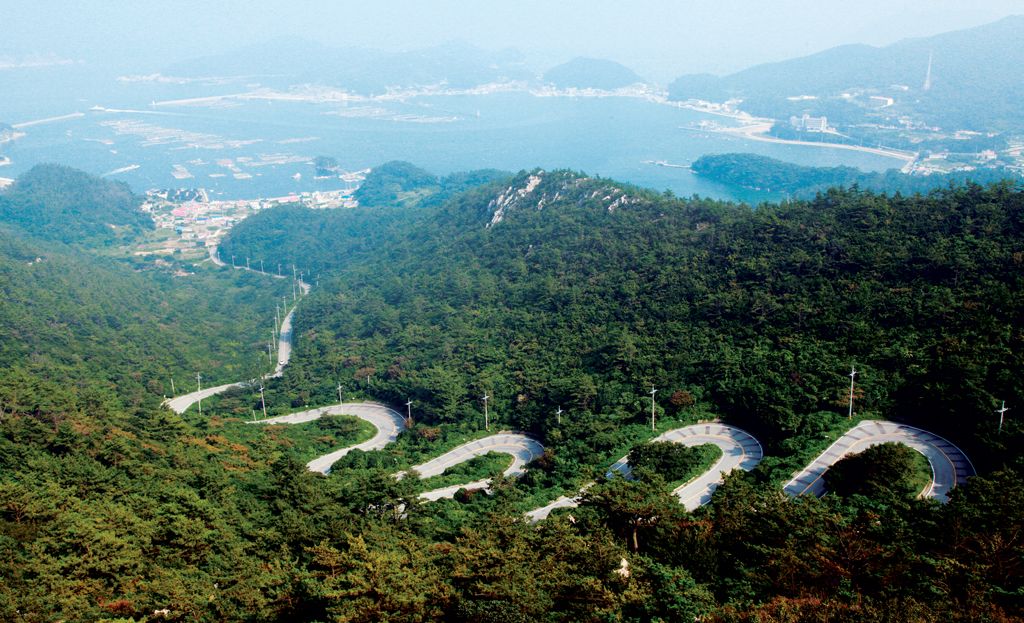 Vườn quốc gia Dadohaehaesang là sự kết hợp hoàn hảo giữa núi, biển, đảo và rừng