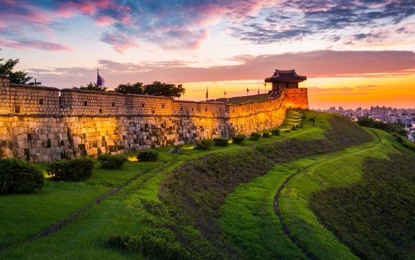 Pháo đài Hwaseong là một địa điểm du lịch Hàn Quốc mang giá trị lịch sử